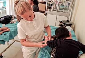 Projekte in Südamerika - Bolivien : Medizin Unsere Freiwillige in diesem Bild ist bereits Medizin - Studentin und absolviert ein Auslandspraktikum in Bolivien.