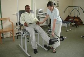 Physiotherapie - Praktikum im Ausland : Ghana In Ghana sammelst du Praxiserfahrung in der physiotherapeutischer Arbeit, die mit wenigen und einfachen Arbeitsmaterialien auskommen muss.