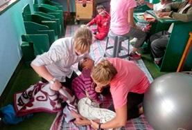 Physiotherapie - Praktikum im Ausland : Nepal Im Behandlungszimmer in einer unserer physiotherapeutischen Partnereinrichtungen in Nepal, wo du ein Praktikum absolvieren kannst.