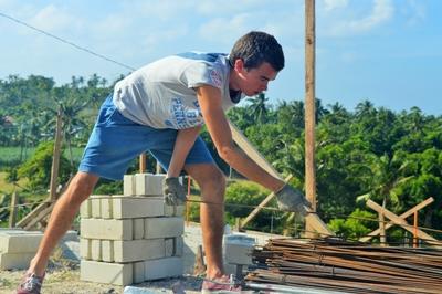 Projects Abroad Schulferien - Special auf den Philippinen Freiwilliger im Hausbau - Projekt auf den Philippinen