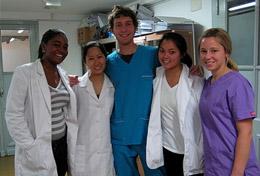 Medizin & Pflege : Argentinien Sammle in deinen Schulferien in Argentinien wichtige Vorerfahrung im medizinischen Bereich und peppe gleichzeitig deine Spansichkenntnisse auf im Schulferien - Special Medizin & Spanisch für Schüler/innen.