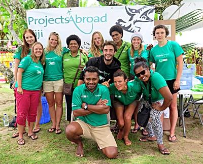 Freiwilligevon Projects Abroad im Naturschutz – Projekt mit Haien auf den Fidschi - Inseln Freiwillige im Naturschutz – Projekt mit Haien auf den Fidschi - Inseln