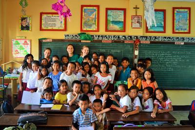 Unterstütze während deiner Ferien eine/n Lehrer/in auf den Philippinen mit Freiwilligenarbeit! Unsere Freiwilligen im Schulferien – Special auf den Philippinen mit ihrer Klasse.