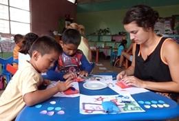 Projekte in Ecuador: Galapagos - Inseln : Schulferien - Specials - Sozialarbeit Im Kindergarten kannst du den Kindern als Freiwillige/r im Schulferien - Special Sozialarbeit & Community Work auf den Galapagos - Inseln spielerisch Lernstoff beibringen.