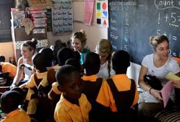 Projekte in Afrika - Ghana : Schulferien - Specials - Sozialarbeit Lernstunde in einer Kindertagesstätte in Ghana, wo du dich als Schüler/in in deinen Schulferien mit Freiwilligenarbeit einsetzen kannst.
