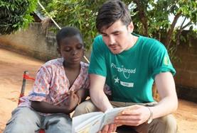 Projekte in Afrika - Togo : Schulferien - Specials - Sozialarbeit Als Freiwillige/r in diesem Projekt kannst du gemeinsam mit den Kindern in der Tagesstätte das Lesen auf Französisch üben.
