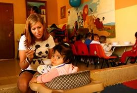 Projekte in Lateinamerika - Mexiko : Sozialarbeit Ein Teil deiner Freiwilligenarbeit wird das Füttern der kleineren Kinder im Sozialarbeits - Projekt sein.