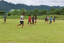 Auslandspraktikum Sport : Samoa In deinem Praktikum lernst du, eine Sportgruppe zu führen, Aufwärmübungen durchzuführen, Technik mit den Sportler/innen zu üben und für einen flüssigen Spielablauf zu sorgen.