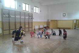 Projekte in Osteuropa - Rumänien : Fußball Aufwärmübungen im Sport - Projekt in Rumänien, in dem du einen Freiwilligendienst absolvieren kannst.