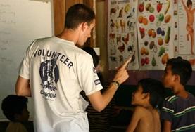 Freiwilligenarbeit Unterrichten im Ausland : Kambodscha Schüler/innen in Phnom Penh in einer unserer Partnerschulen, in der das Unterrichts - Projekt stattfindet.