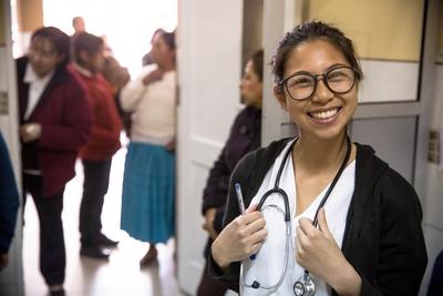 Eine Freiwillige im Medizin – Projekt in Bolivien Auf deine Rolle als Freiwillige/r in unseren Medizin – Projekten weltweit möchten wir dich mit unseren Verhaltensrichtlinien und unserer Medial Ethics Policy vorbereiten.