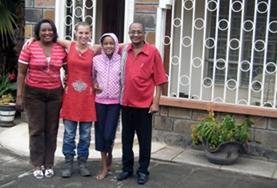 Freiwilligendienst in Afrika - Kenia : Sprachkurse In Kenia bist du bei einer netten Gastfamilie untergebracht, mit der du deine Swahili - Kenntnisse direkt anwenden und vertiefen kannst.