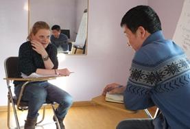 Praktikum im Ausland - die Mongolei : Sprachkurse Sprachwissen in Mongolisch ermöglicht dir einen besonders Tiefen Einblick in die Kultur vor Ort, zum Beispiel als Vorbereitung für dein Nomaden-Projekt in der mongolischen Steppe.